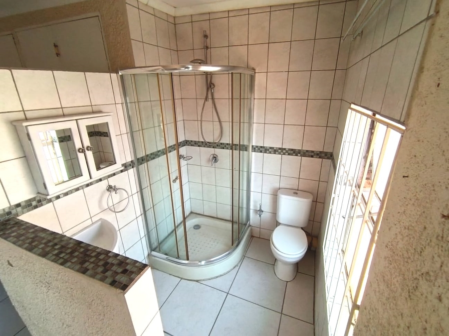 5 Bedroom Property for Sale in Safari Gardens North West